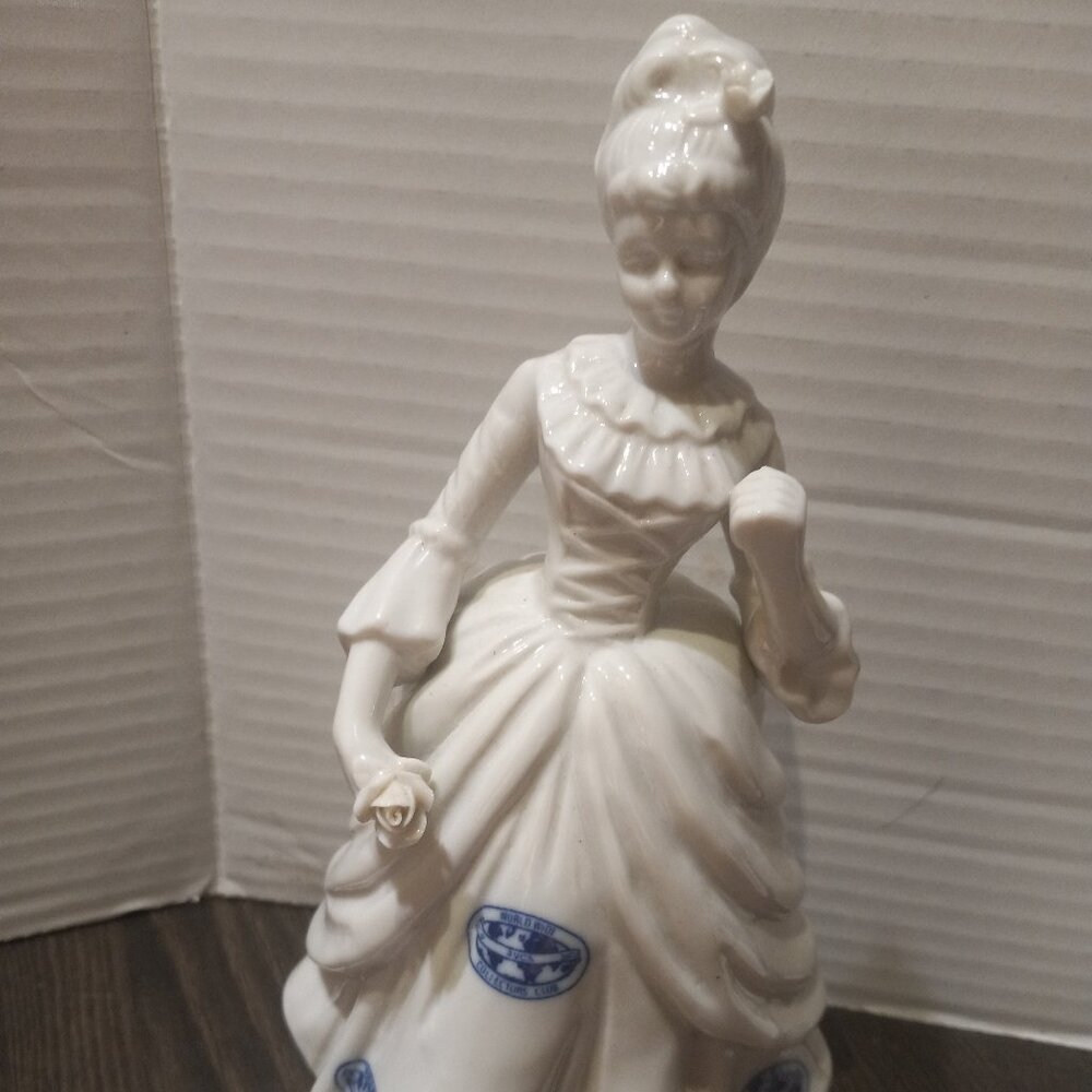 1978 Bonnie Baldwin Worldwide Avon Reporter National Lady Porcelain Figurine